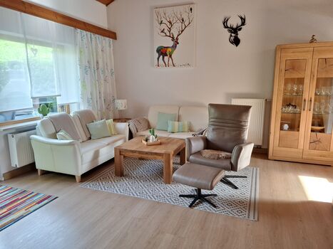 Großes Wohnzimmer mit ca. 25 qm