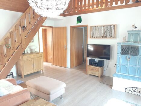 Treppe zur Galerie, linke Tür Flur und Schlafzimmer 2, rechte Tür Hauptschlafzimmer