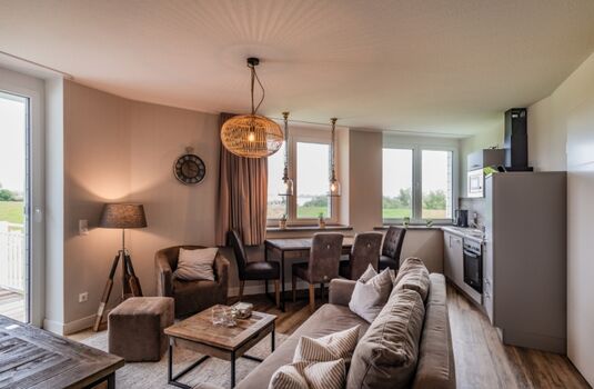 Wohnzimmer mit integrierter Küche