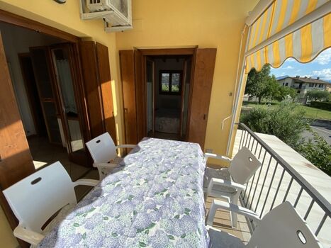 Terrasse mit Esstisch