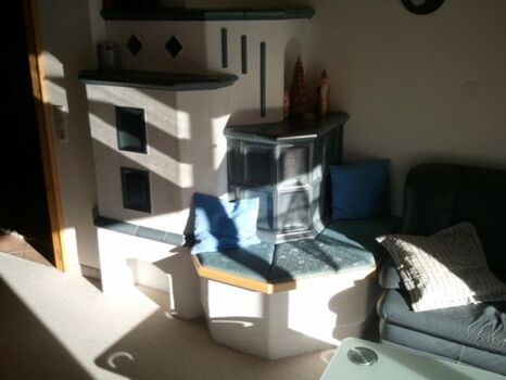 Kachelofen im Wohnzimmer