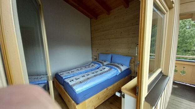 Schlafzimmer mit Zirben-Bett