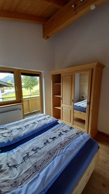 Schlafzimmer mit Zirben-Bett