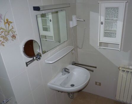 Das Bad - geräumig und gut ausgestattet
