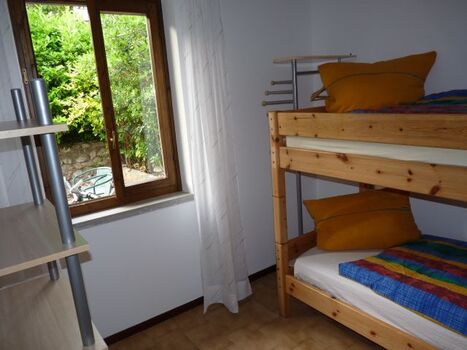 Das kleine Schlafzimmer mit Stockbett