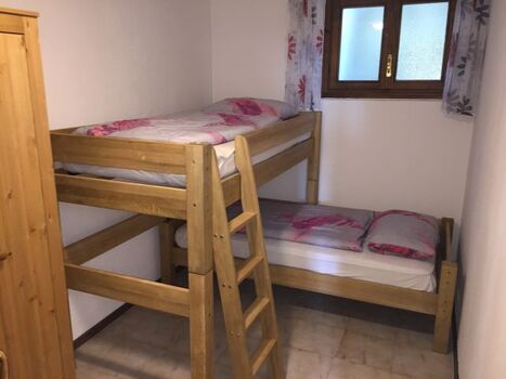 Kleiner Schlafraum mit Eck-Etagenbett