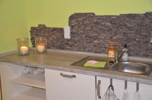 Küche mit Spülmaschine