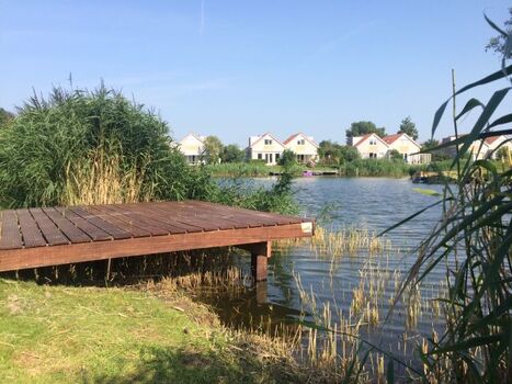 Steg lädt zum Angeln ein