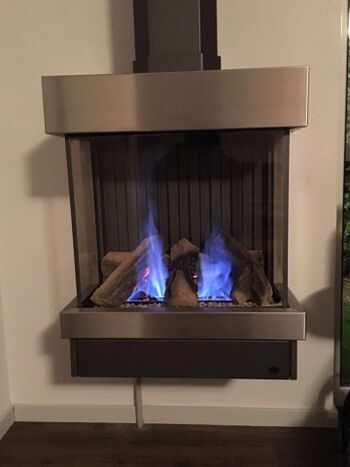 Kamin für gemütliche Stunden im Wohnzimmer