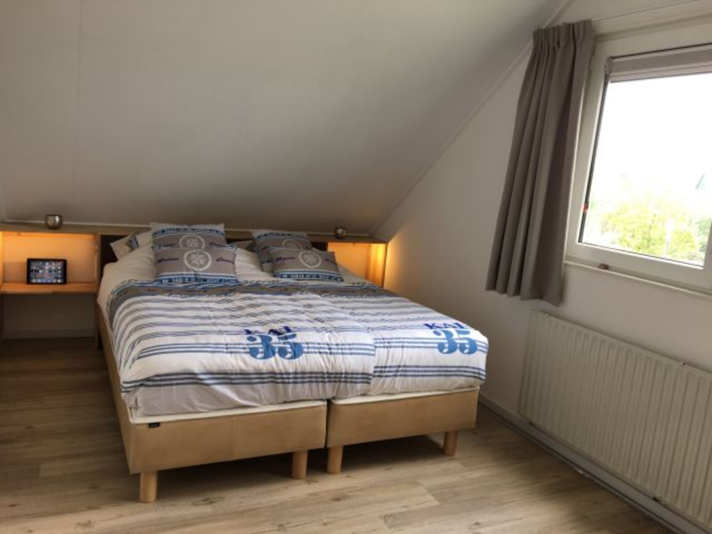 Schlafzimmer mit 3 Betten