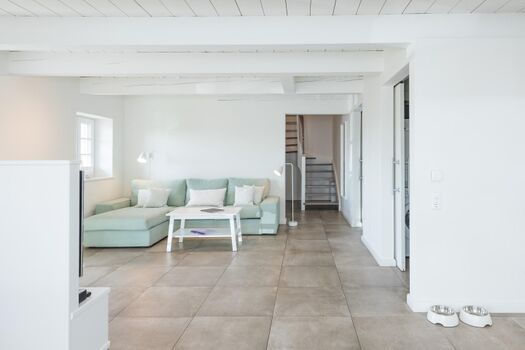 Reethus Steuerbord - großzügiger Wohnbereich mit toller Sofalandschaft