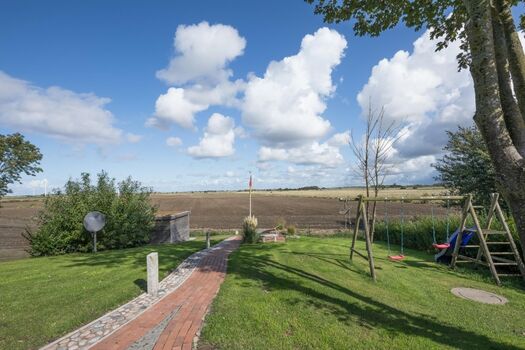 Reethus Steuerbord - großzügiger Garten mit Blick ins Weite
