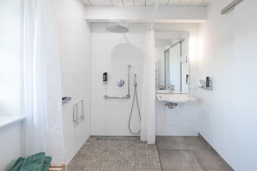 Reethus Steuerbord -  barrierefreies Duschbad im EG