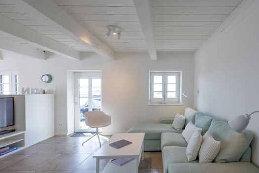 Reethus Steuerbord - gemütliche Sofalandschaft mit modernem Flat-TV