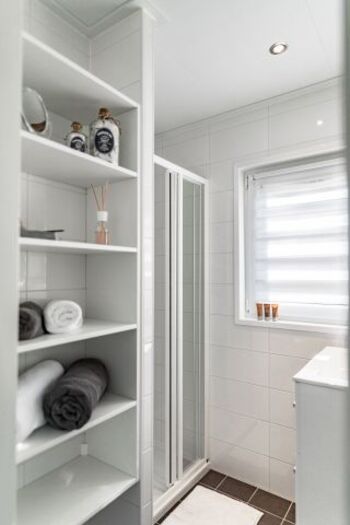 Badezimmer mit Dusche