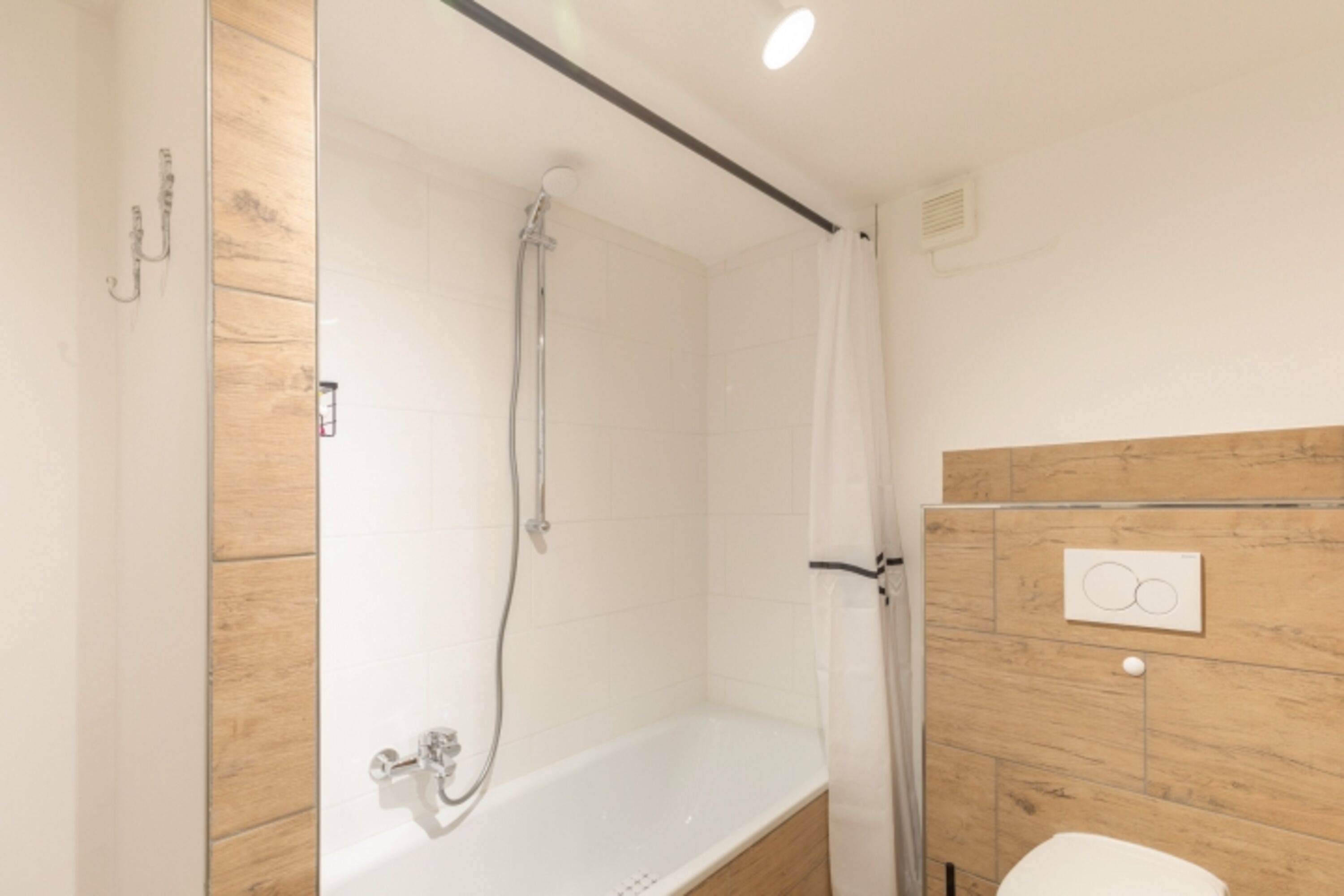 Juwel am Deich - Badzimmer mit Badewanne im EG