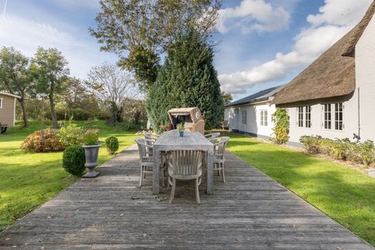 Countryhouse - Terrasse mit Gartenmöbeln für gesellige Grill Abende