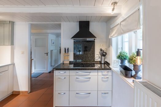 Countryhouse -Separate Kochstelle mit modernem Herd