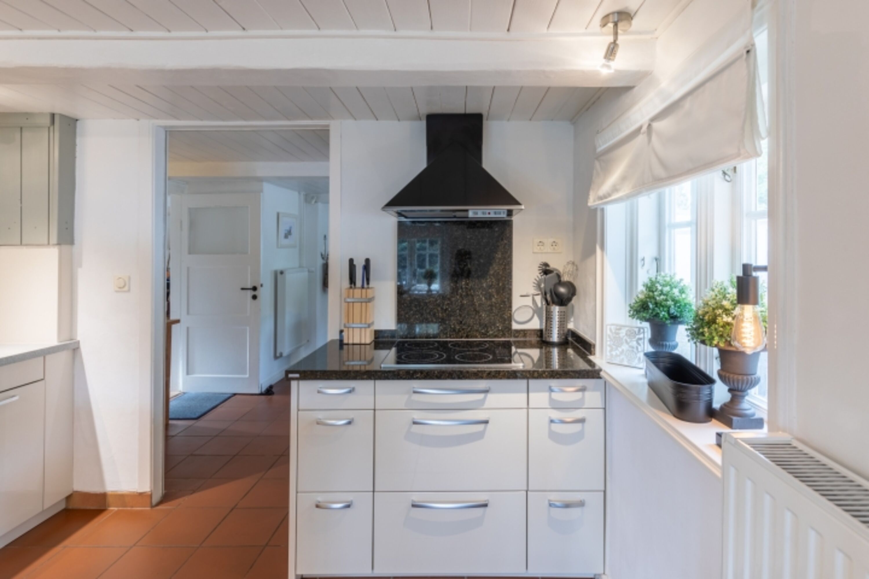Countryhouse -Separate Kochstelle mit modernem Herd