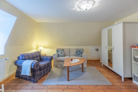 Freesenhuus Althorsbüll - Schlafzimmer im OG mit gemütlicher Sitzecke 