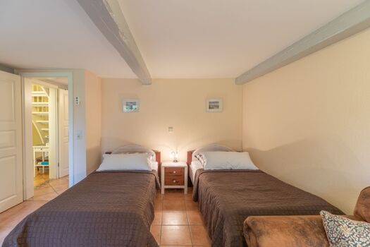 Freesenhuus Althorsbüll -  Schlafzimmer mit zwei Einzelbetten