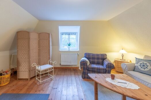 Freesenhuus Althorsbüll - Schlafzimmer im OG mit gemütlicher Sitzecke 