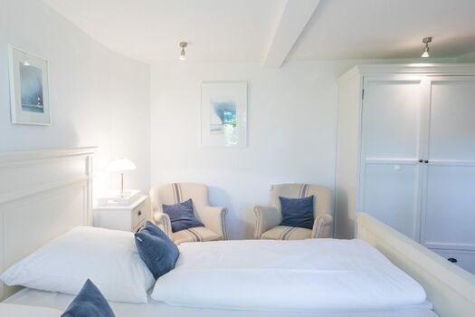 Waygaard Ost - Hauptschlafzimmer mit großem Doppelbett 