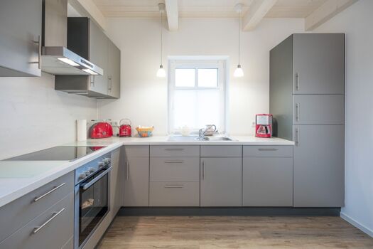 In de Bargen - Moderne Küche mit viel Stauraum und Arbeitsfläche 