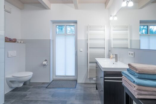 In de Bargen - Modernes Badezimmer im EG