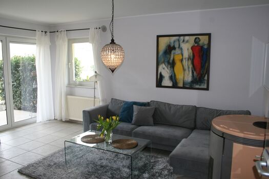 Wohnzimmer mit Ausgang zur Terrasse