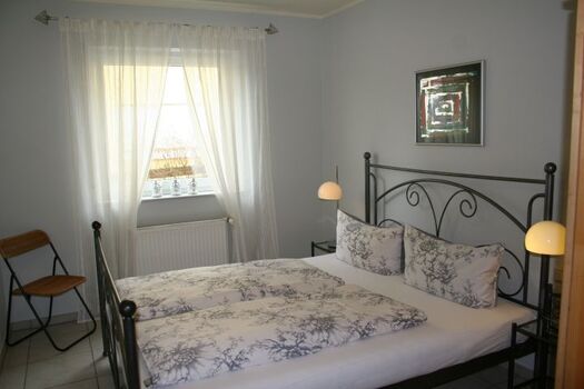 hier weckt Sie die Morgensonne. Wer das nicht mag: Rollläden runter