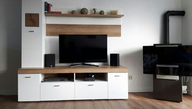 Fernseher im Wohnzimmer und in den Schlafzimmern