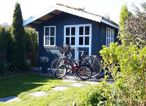 Gartenhaus mit Fahrrädern