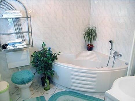 Bad mit Wirhlpoolwanne