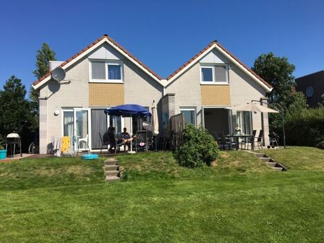 Liegewiese + Terasse