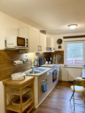 Voll ausgestattete Küche 