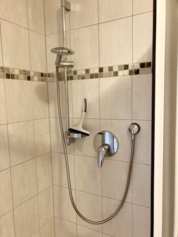 Dusche mit Niedrigeinstieg