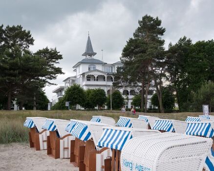 Strandhaus und Villa Seeblick vom Strand gesehen