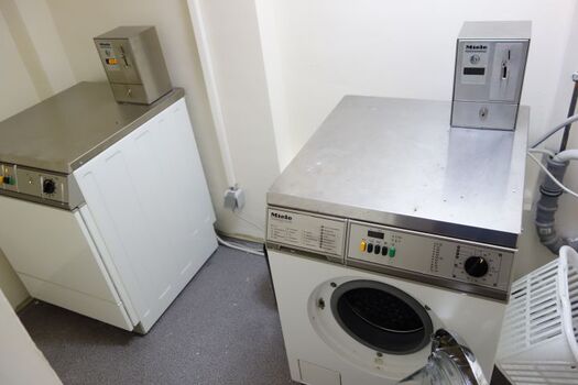 Waschmaschine und Trockner