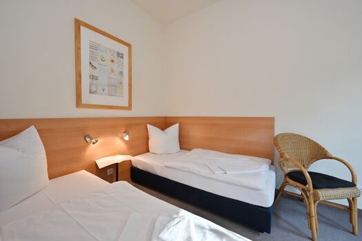 Schlafzimmer 2 Einzelbetten je 90*200 cm