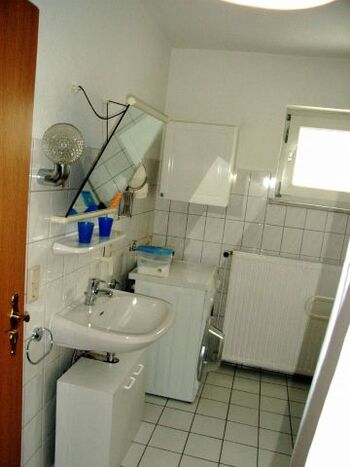 Bad, Kippspiegel für Rollstuhlgäste