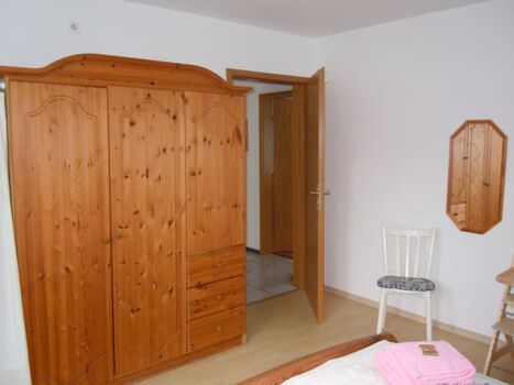 Schlafzimmer 1, Schrank