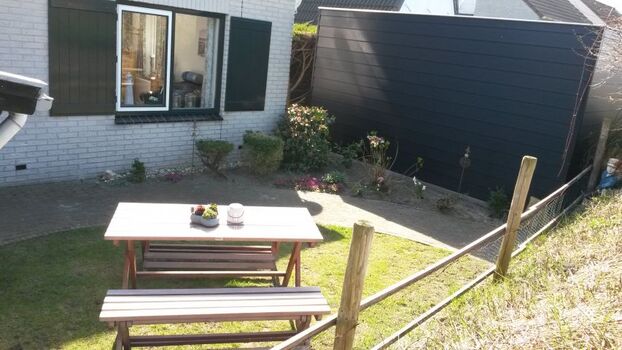 Südwestseite hinter dem Haus