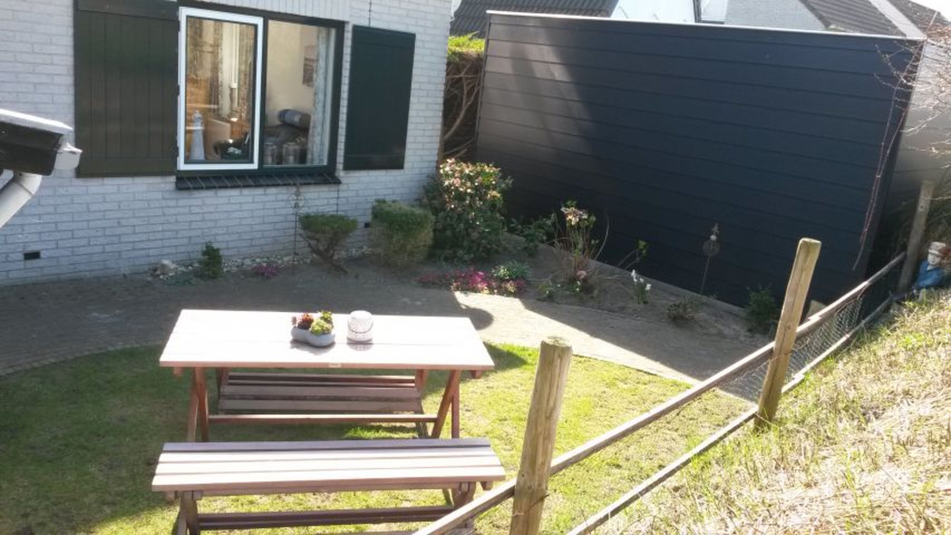 Südwestseite hinter dem Haus