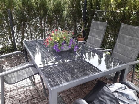 Esstisch auf der Terrasse