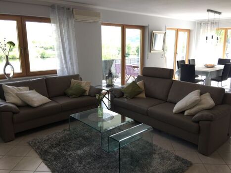 Wohn-/Esszimmer mit Balkon