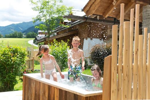 Außenbadewanne im Garten