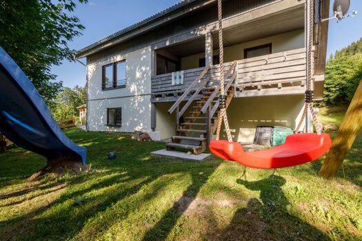 Blick auf Haus vom Garten