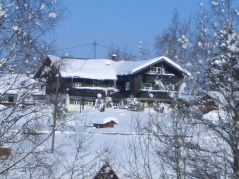 unser Haus im Winter