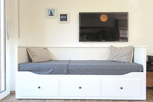 Zusatzbett und Fernseher SeeKiste